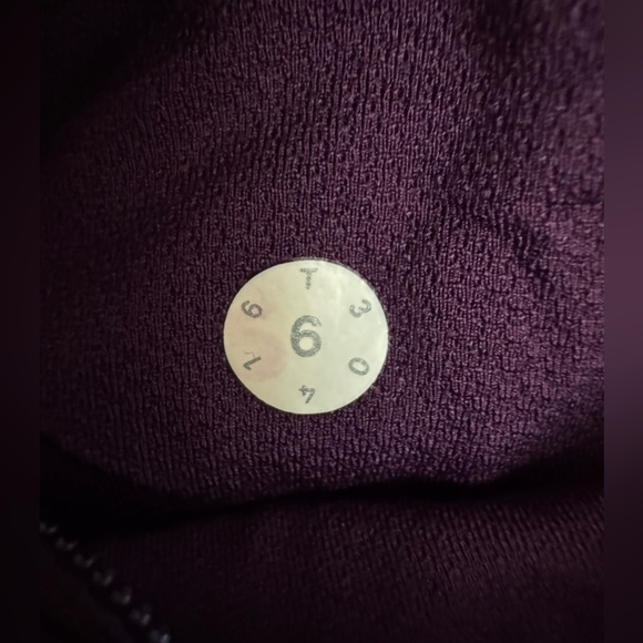 Lululemon Speed Up Shorts LR 2.5” size 6 - Picture 4 of 8